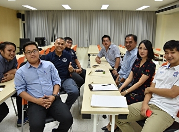 ดร.พิเชษฐ์ เกิดวิชัย ให้คำปรึกษา
นักศึกษารุ่นที่ 4 และรุ่นที่5
ในเรื่องการจัดสัมมนา